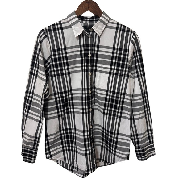 J. Crew Tops - J. Crew Womens Relaxed Fit Button Down Shirt Black and white Plaid size small